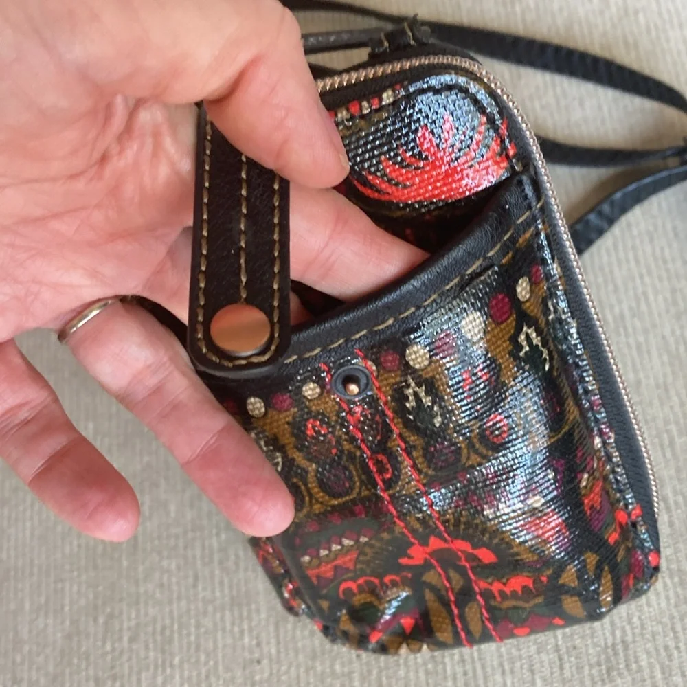 Sakroots crossbody mini Cell Phone/wallet ca Case w/ long adjustable strap